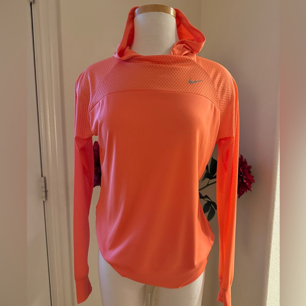 New Nike dry fit hoodie. Size M